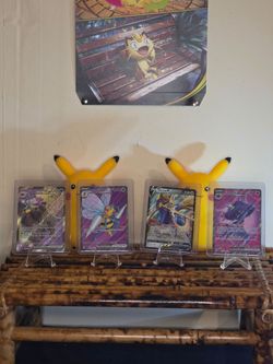 Pokémon 4-card bundle in great condition!
