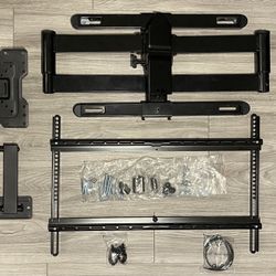 Full Motion/Adjustable Flatscreen TV Mount