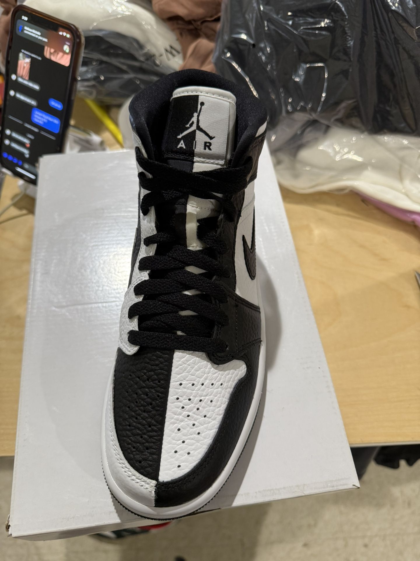 Nike Air Jordan 1 Mid SE Womens Shoes