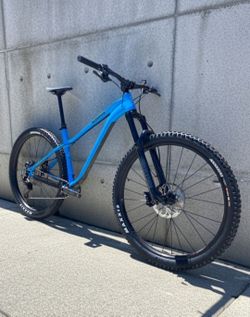 KONA  MOUNTAIN BIKE" 29  ER.