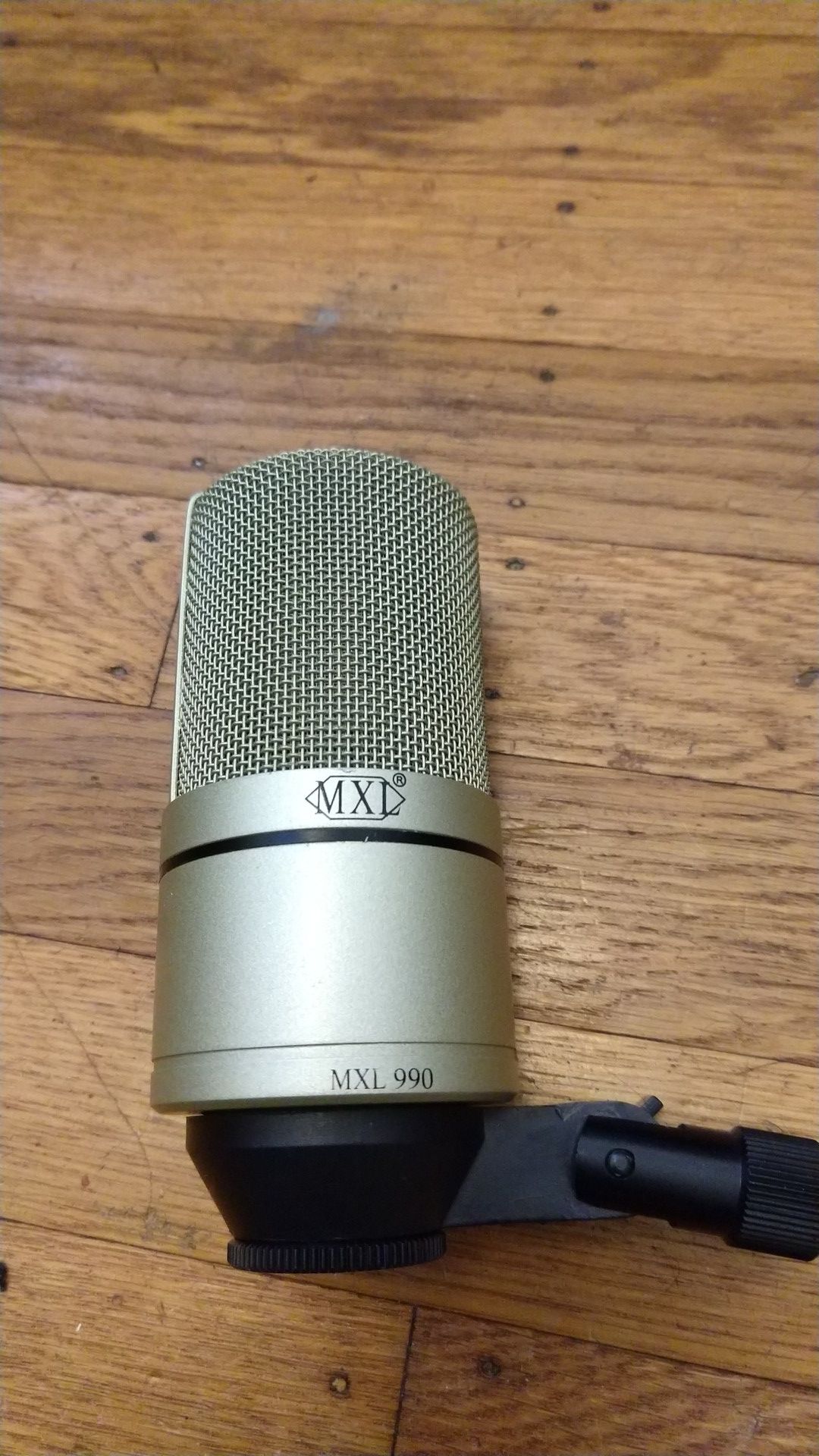 MXL 990 condenser microphone