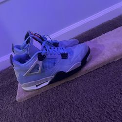 Jordan 4 Blue University 