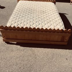 🥰FULL  SIZE RUSTIC  BED WITH MATRESS🥰