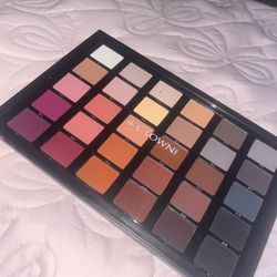 Crown PRO Eyeshadow Palette 