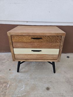 Nightstand / Modern / 1 available
