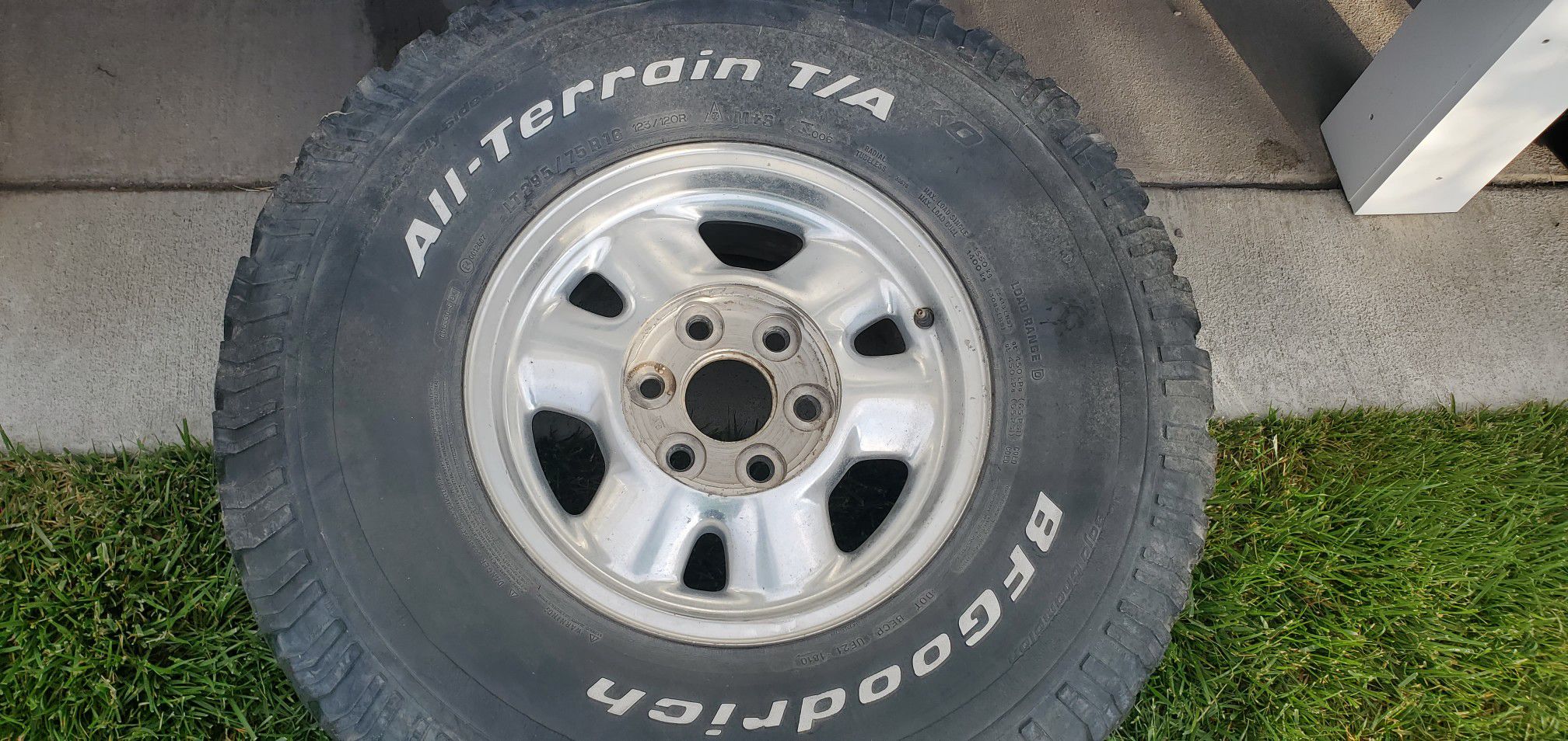 295 75 16 set of 4 rims with used tires