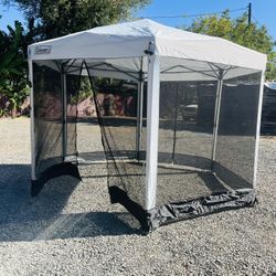 Coleman Screen house 