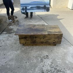 Coffee Table Like New With Hidden compartment