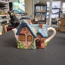 Ceramic Teapot Thomas Kinkade "Everett's Cottage" 2005 Styled Like A Classic English Red Brick Cottage W/Removable Lid As The Main Chimney 5.5"H X 7.5