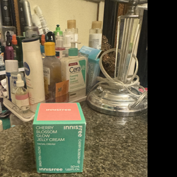 Innisfree: Cherry Blossom Dewy Glow Jelly Moisturizer with Niacinimide