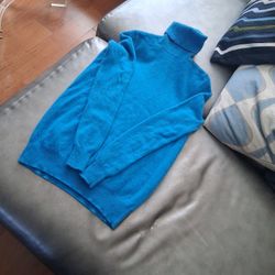 Cashmere Blue  swether. Size S Bloomindales 