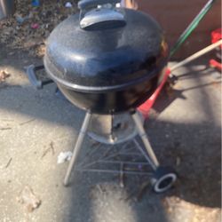 Medium size barbecue pit very nice