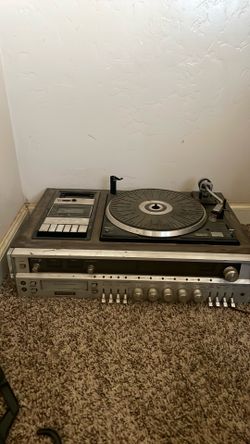 (READ DESCRIPTION) Zenith record player and speakers