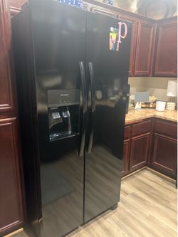 Refrigerator- side by side