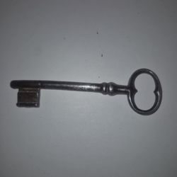1700 Old Antique Door Key
