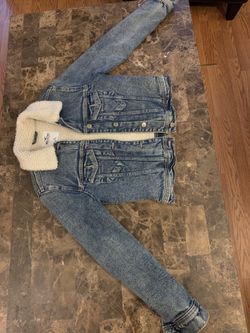 Hollister Sherpa-lined denim jacket xs