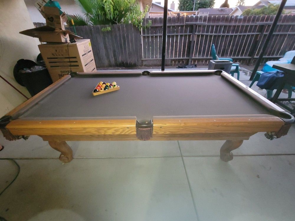Connelly Billiard Pool Table - 8ft