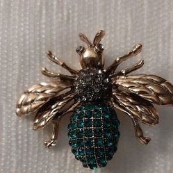 Bee-shaped brooch with gold tone and green details