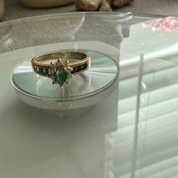 14k With Emeralds & Diamond Ring 