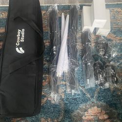 Cowboy Studio Lighting Kit 2 Umbrellas 3 Adjust Light Stands Carry Case