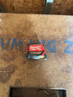 Magnetic millwalkee tape measure 25 ft