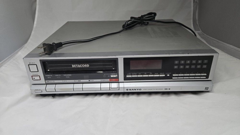 Vintage Collectible1985 SANYO Betacord VCR 4020 Betamax WP401