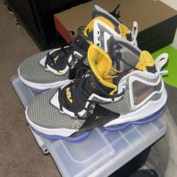 LeBron 17