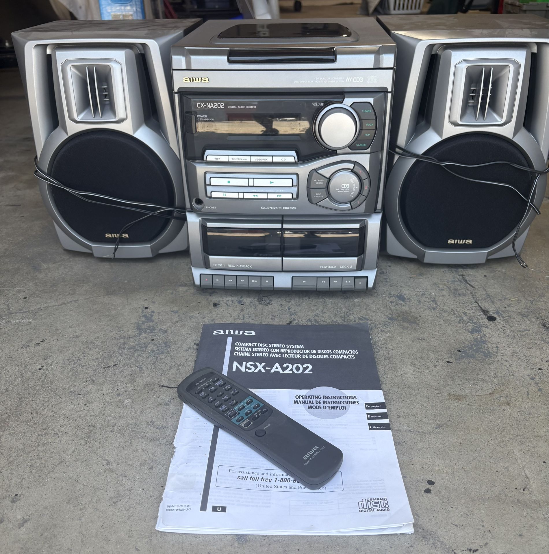 Aiwa Compact Disc Stereo And Speakers
