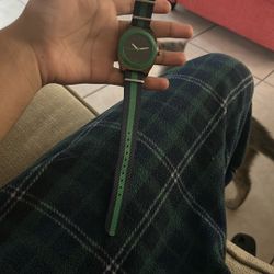 Reloj usado, se vende sin batería, funciona, tal como en las fotos.