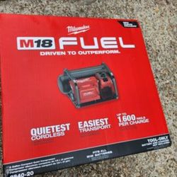 Milwaukee M18 2 Gallon Cordless Quiet Compressor & 5.0 Ah Battery