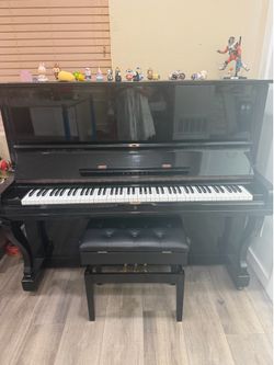 Manufactured by Young Chang Upright Piano – Excellent Condition – Beautiful Finish