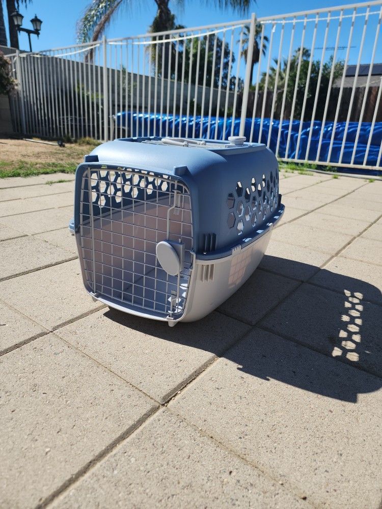 Dog Carrier/Kennel