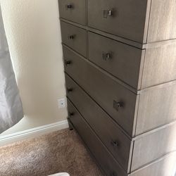 Universal Furniture Solid Wood Tall Dresser – Heavy Duty