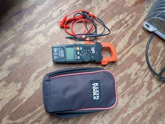 Klein Tools CL800 600A AC/DC Auto-Ranging TRMS Clamp Meter with Worklight