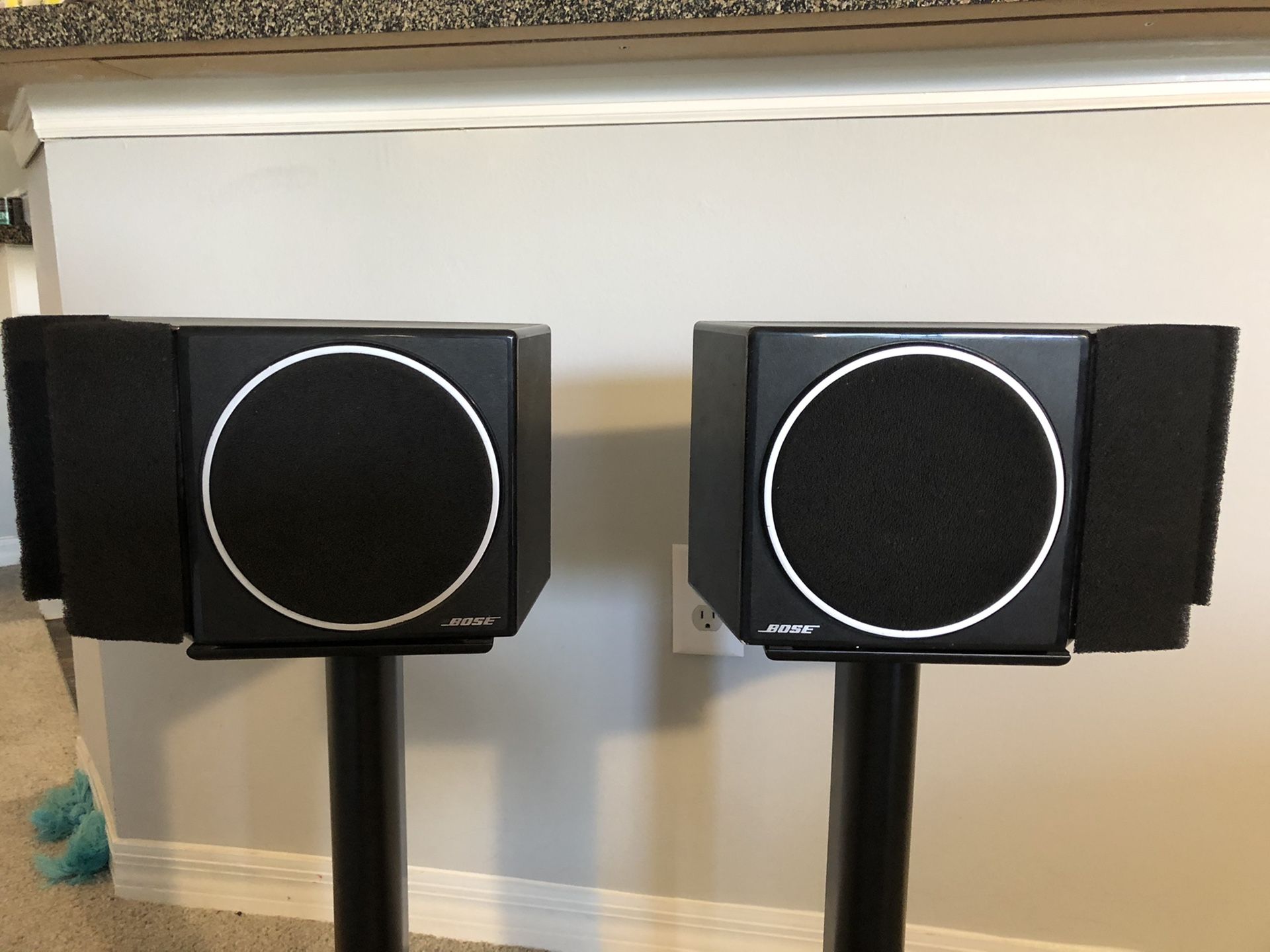 Very rare find. Bose 201 Series I / Series 1 speakers - 1982 Vintage speakers in excellent condition. A must have for any Bose audiophile enthusias