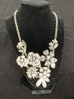 Costume jewelry necklace