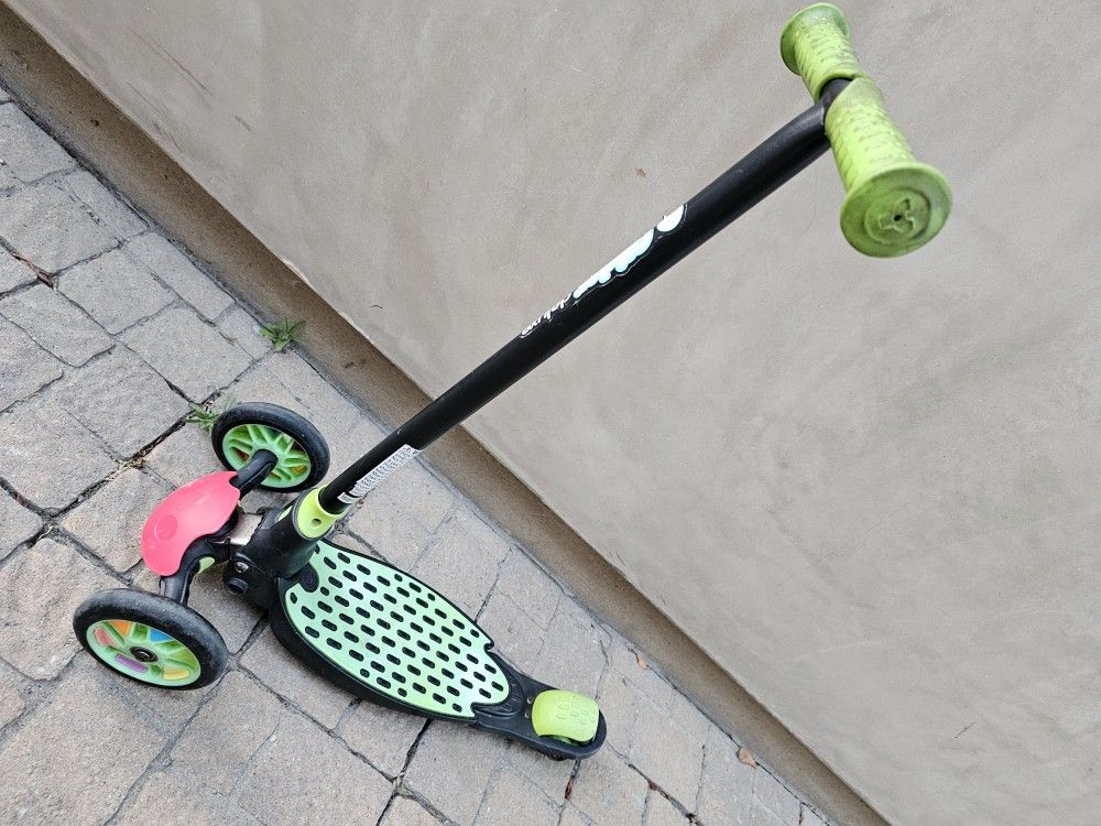Y Glider Deluxe Scooter