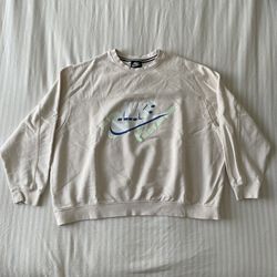 Retro Graphic Nike Sweatshirt