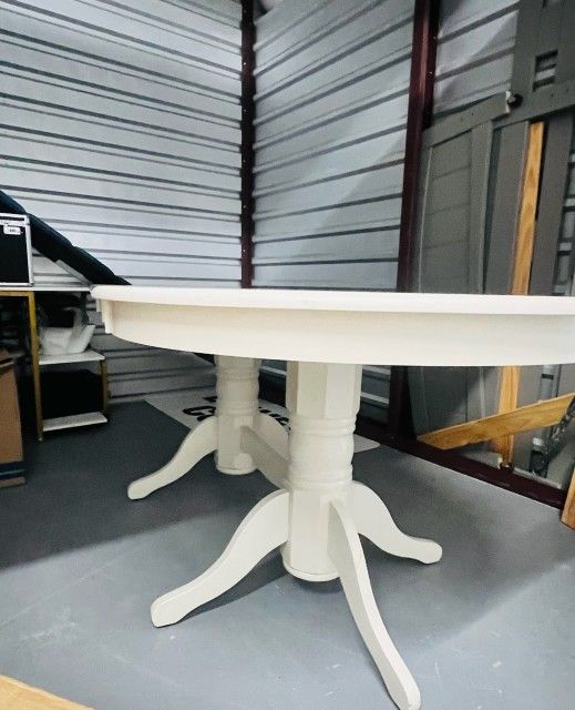 Dining Room Table And 6 Chairs