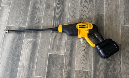 Dewalt 20V MAX 550 PSI 1.0 GPM Cold Water  Power Cleaner