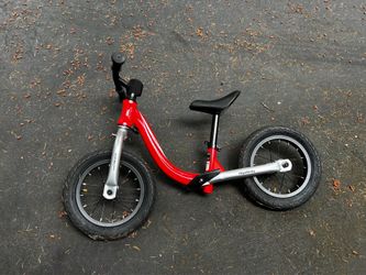 Kids Balance Bike (looks new, only used few times)