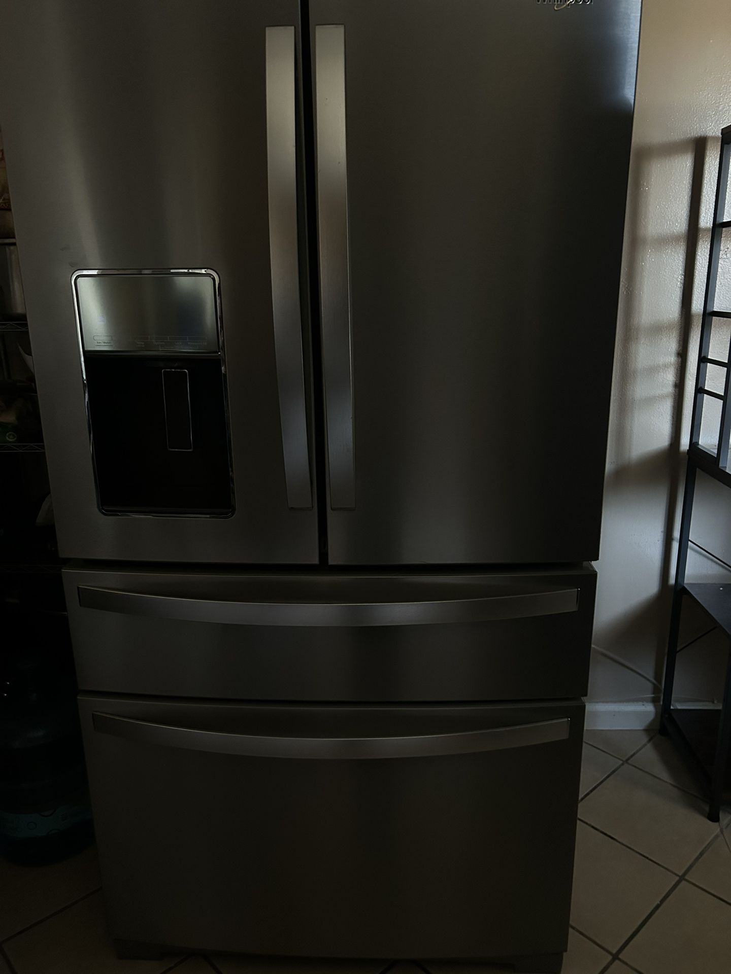 Fridge With Ice And Water Dispenser