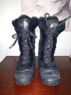 Women's North Face winter / snow boots