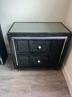 BLACK VELVET LED NIGHTSTANDS 😍😍😍