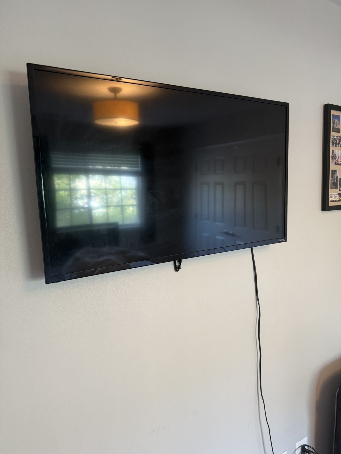 Vizio Flat-Screen TV – Great Condition – Wall Mount Included (Optional)