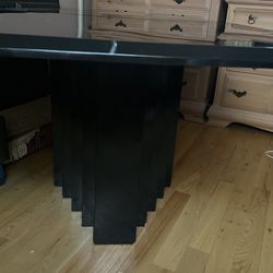 Black/White Marble Like Table