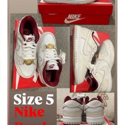Nike Dunks Low Size 5