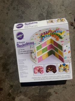 Wilton All-Occasion Checkerboard Cake Pan Set (9-Inch Pans)