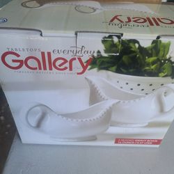 Saucers / Gravy boats