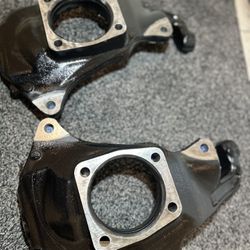 GMC // CHEVY Steering Knuckle Spindle